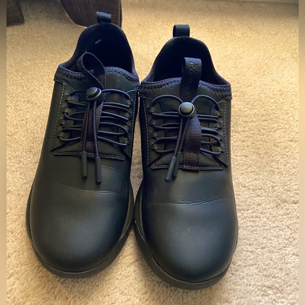 Cloves Women’s Black Nursing Shoes 8.5